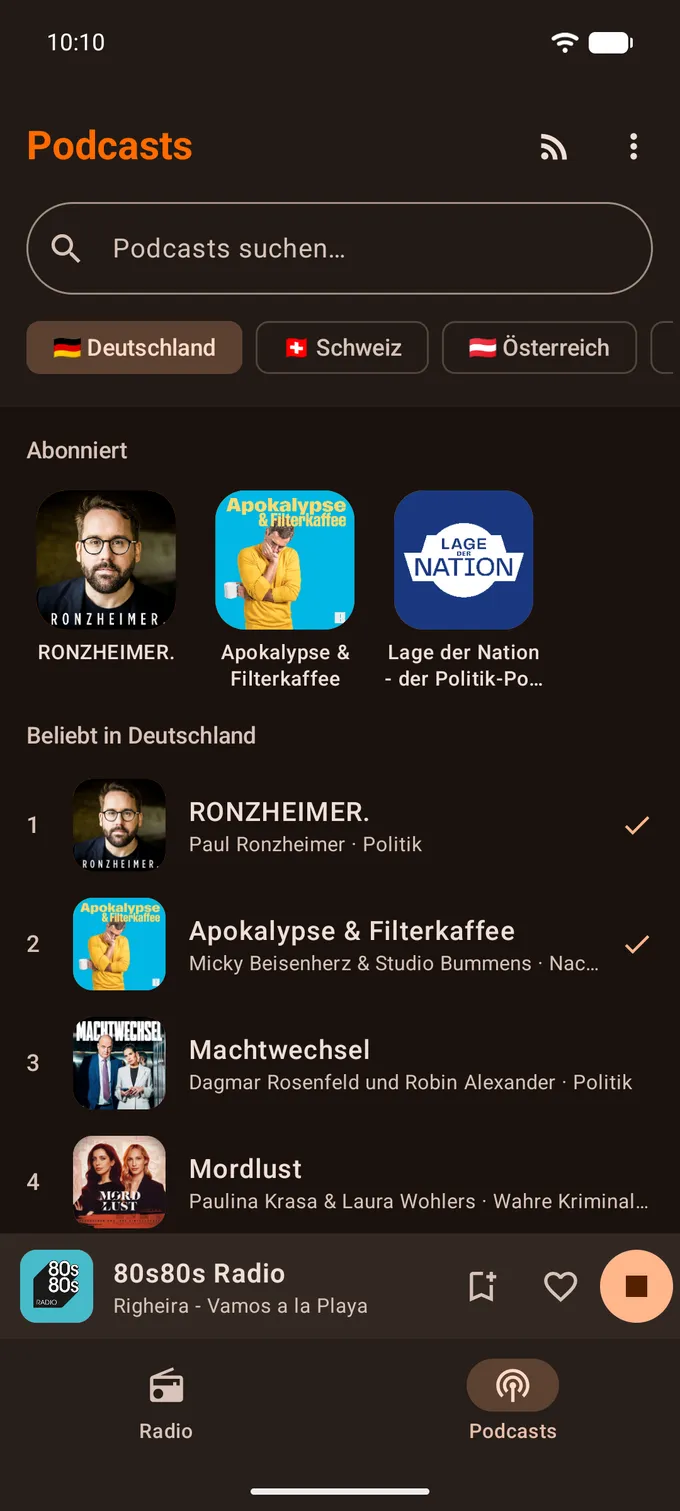Der Podcasts-Tab mit abonnierten Sendungen und den deutschen Charts